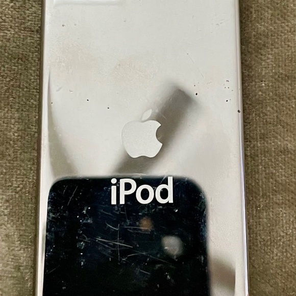 Apple iPod Nano 1st Gen (Black) with original charger - Picture 6 of 8